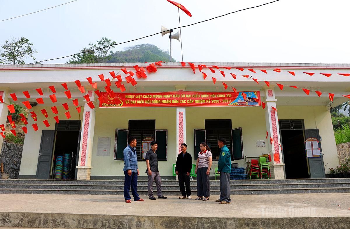 Nhà văn hóa thôn Há Lìa được đầu tư xây dựng khang trang.