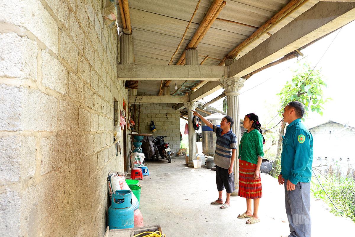 gia đình ông Sùng Chúa Pó, thôn Há Lìa được hỗ trợ 60 triệu đồng làm nhà ở.