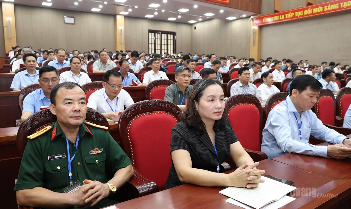 Đoàn đại biểu tỉnh Tuyên Quang tham dự hội nghị.