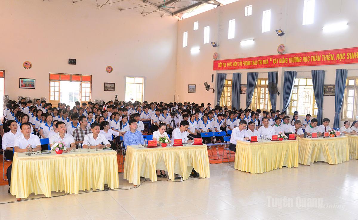 Các đại biểu tham gia Hội thảo “Hành trình khởi nghiệp và đổi mới sáng tạo từ trung học phổ thông”.