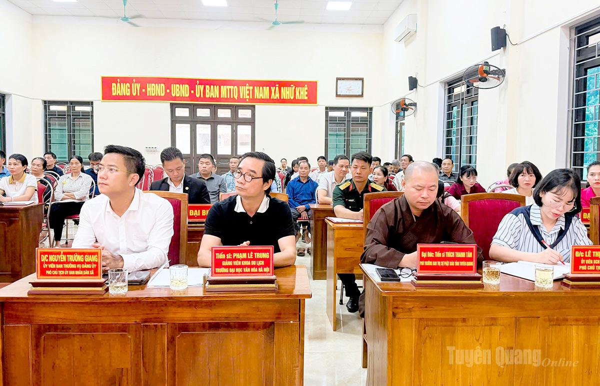 Các đại biểu tham dự Hội thảo lấy ý kiến Đề án xây dựng làng văn hóa Trại Xoan gắn với phát triển du lịch cộng đồng xã Nhữ Khê.