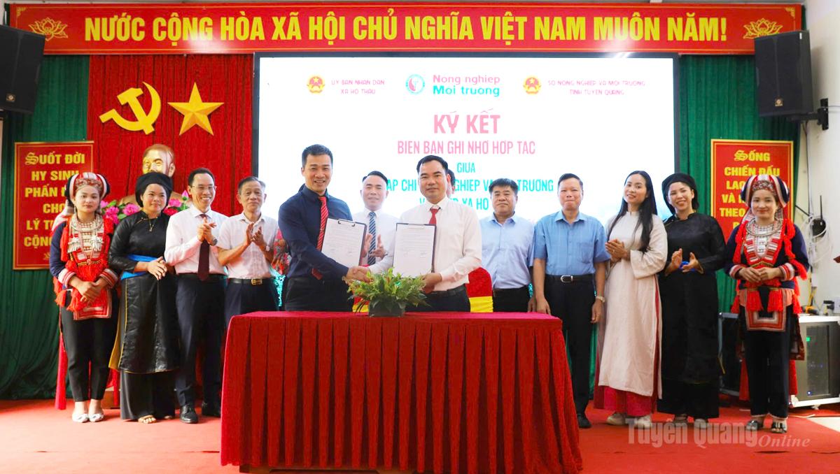 Ký kết các biên bản ghi nhớ hợp tác (MOU) giữa Tạp chí Nông nghiệp và Môi trường với UBND xã Hồ Thầu.