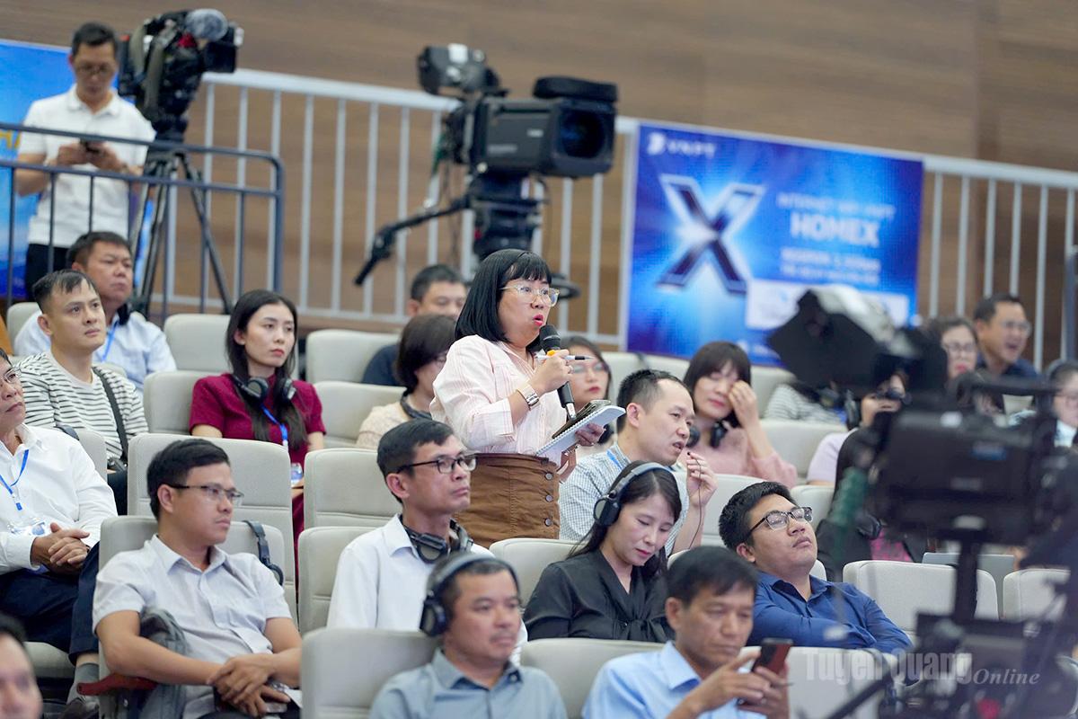 Chủ đề hội thảo thu hút đông đảo nhà báo tham gia và thảo luận.