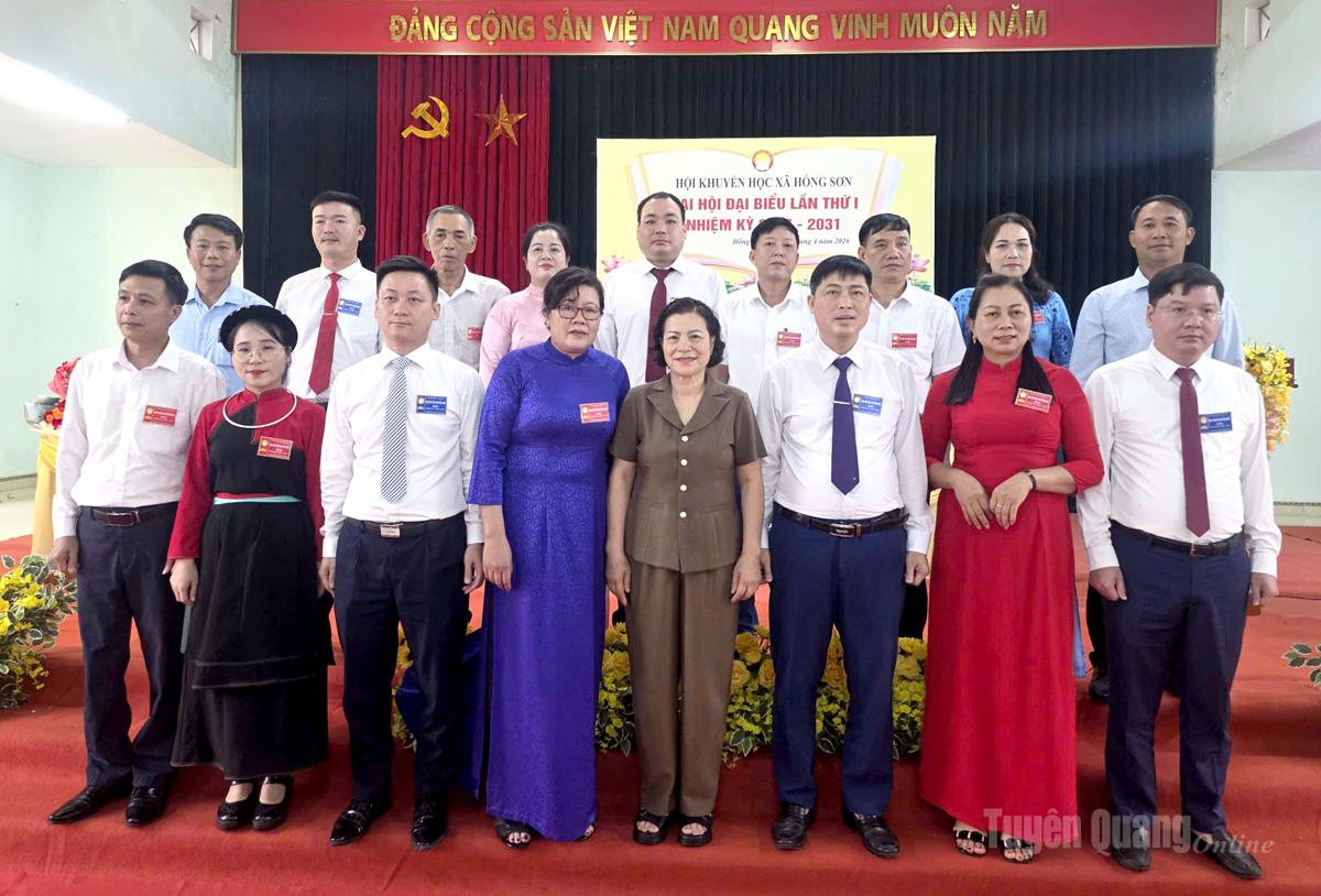 Ban Chấp hành Hội Khuyến học xã Hồng Sơn nhiệm kỳ 2026-2031 ra mắt Đại hội.