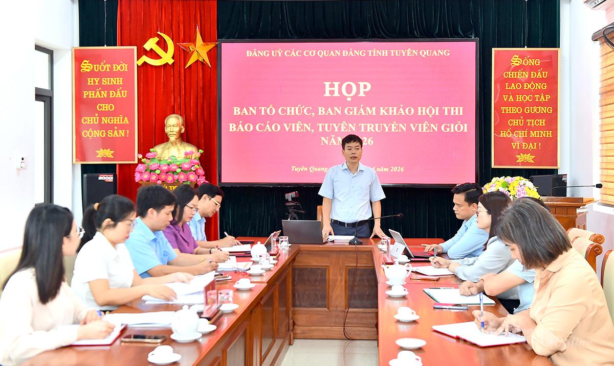 Các đại biểu dự họp.