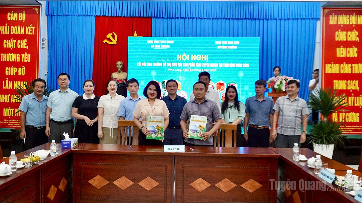 Trung tâm Khuyến công, Tư vấn và Phát triển công nghiệp tỉnh Vĩnh Long ký kết hợp tác với Trung tâm Khuyến công và Xúc tiến Công thương tỉnh Tuyên Quang.