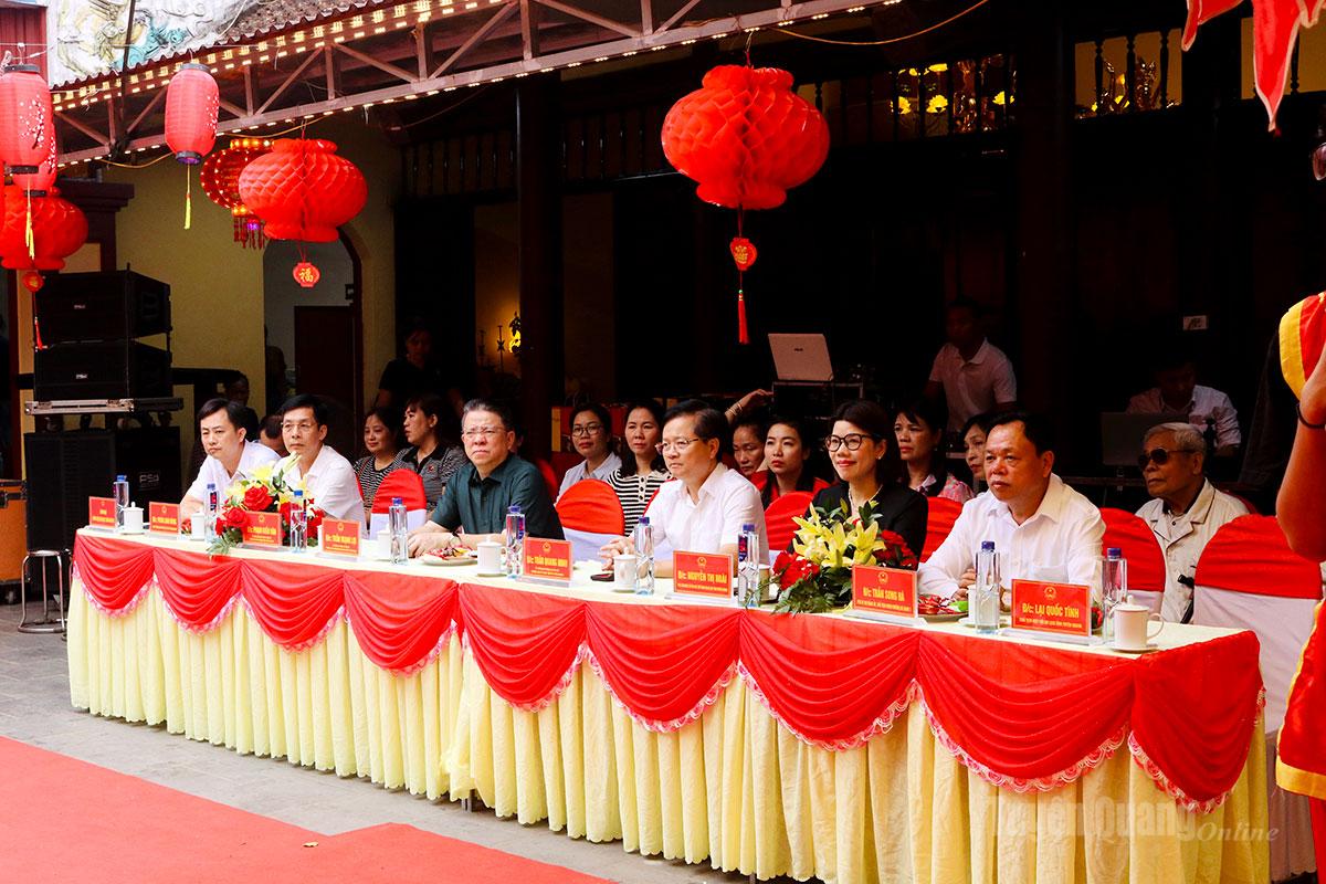 Các đại biểu tham dự tại buổi lễ.