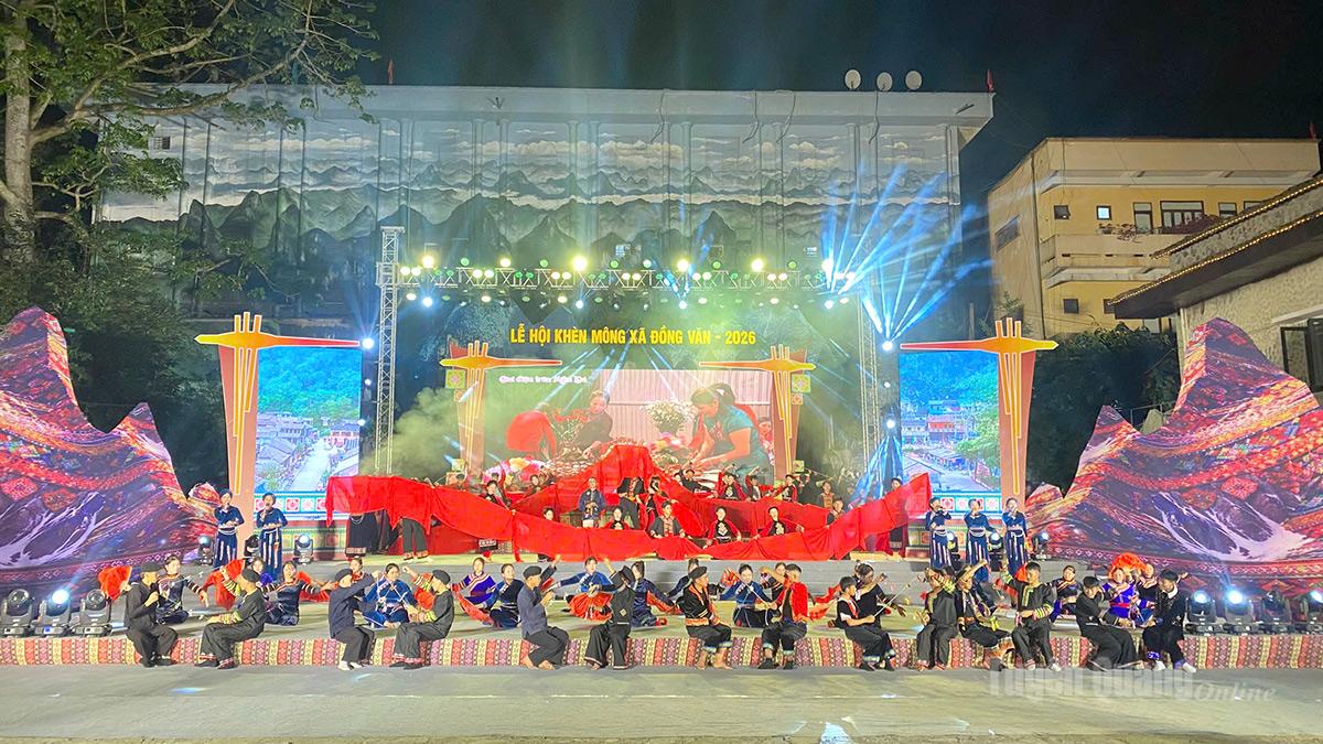 Tiết mục tái hiện các hoạt động trong đời sống đồng bào dân tộc Mông trên cao nguyên đá.