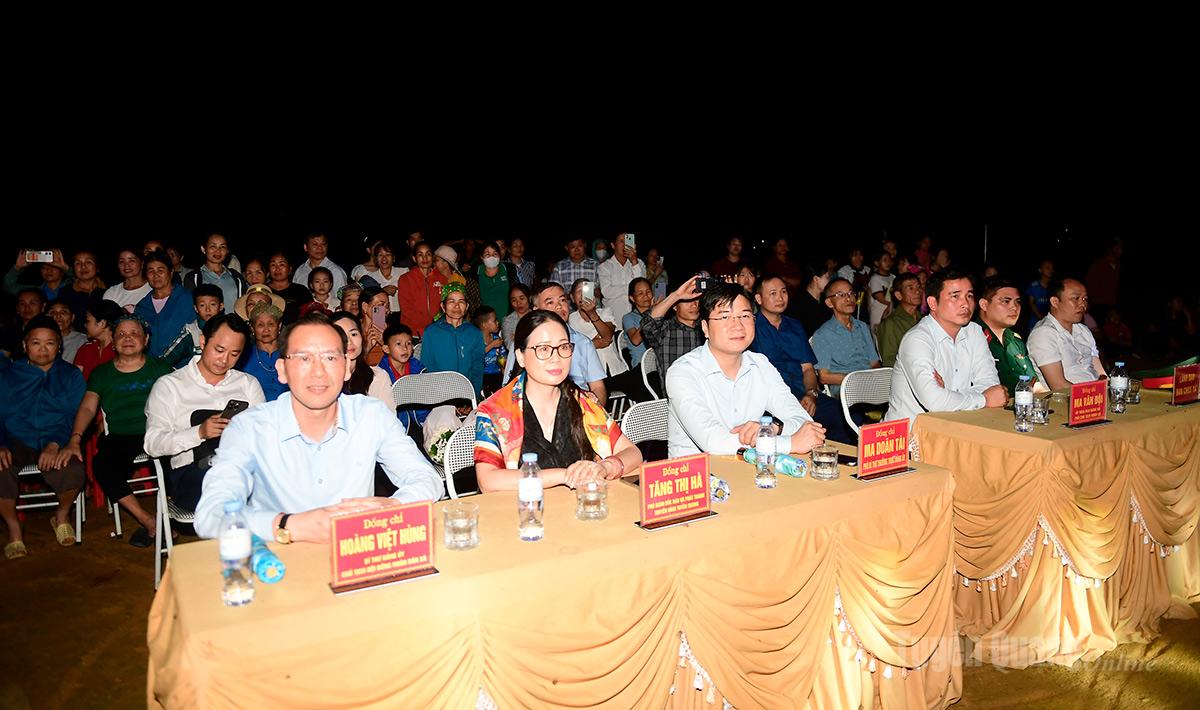 Đại biểu dự chương trình.