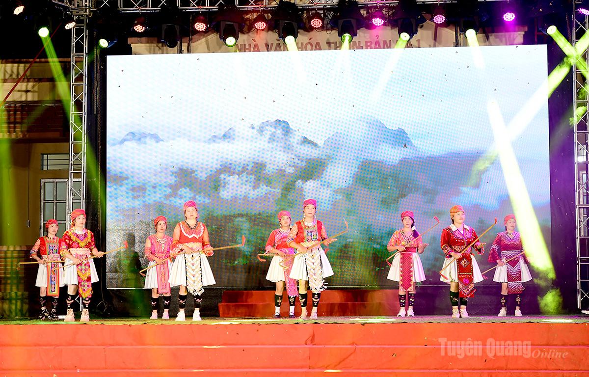 Những tiết mục chương trình nghệ thuật đặc sắc tạị chương trình.