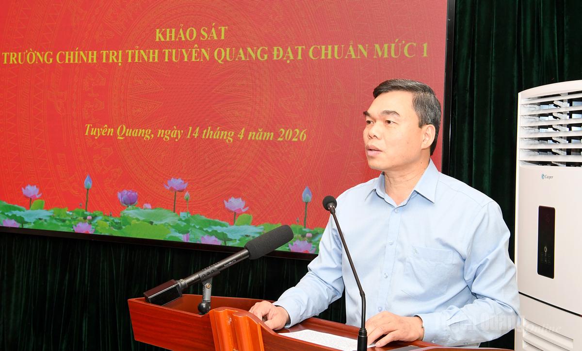 Đồng chí Ma Thế Hồng, Phó Bí thư Tỉnh ủy, Chủ tịch Ủy ban MTTQ Việt Nam tỉnh phát biểu tại buổi làm việc.