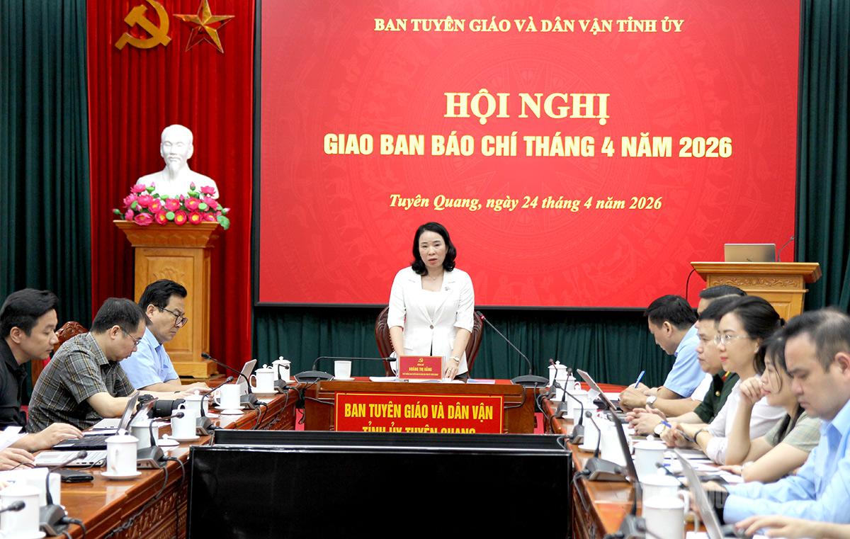 Lãnh đạo Ban Tuyên giáo và Dân vận Tỉnh ủy phát biểu kết luận hội nghị.