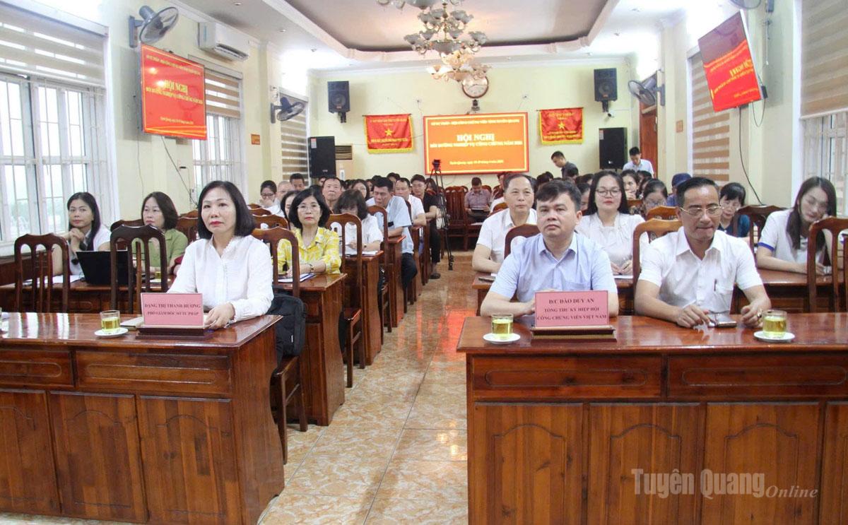 Đại biểu tham dự hội nghị.