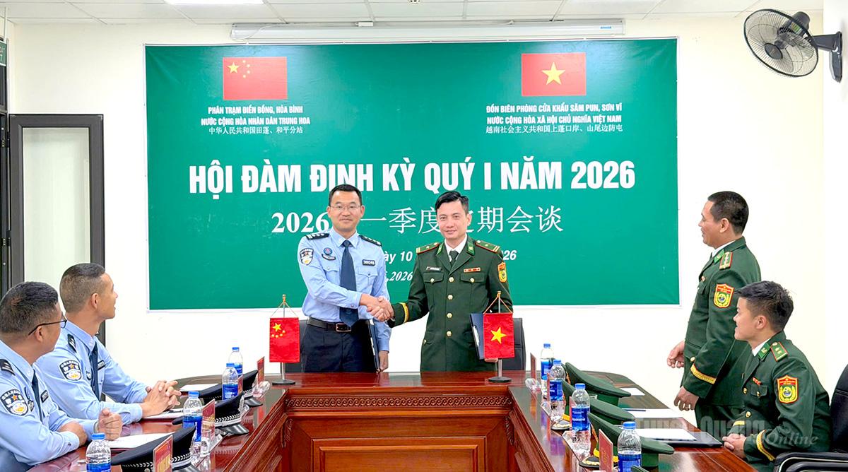 Hai bên ký kết biên bản hội đàm.