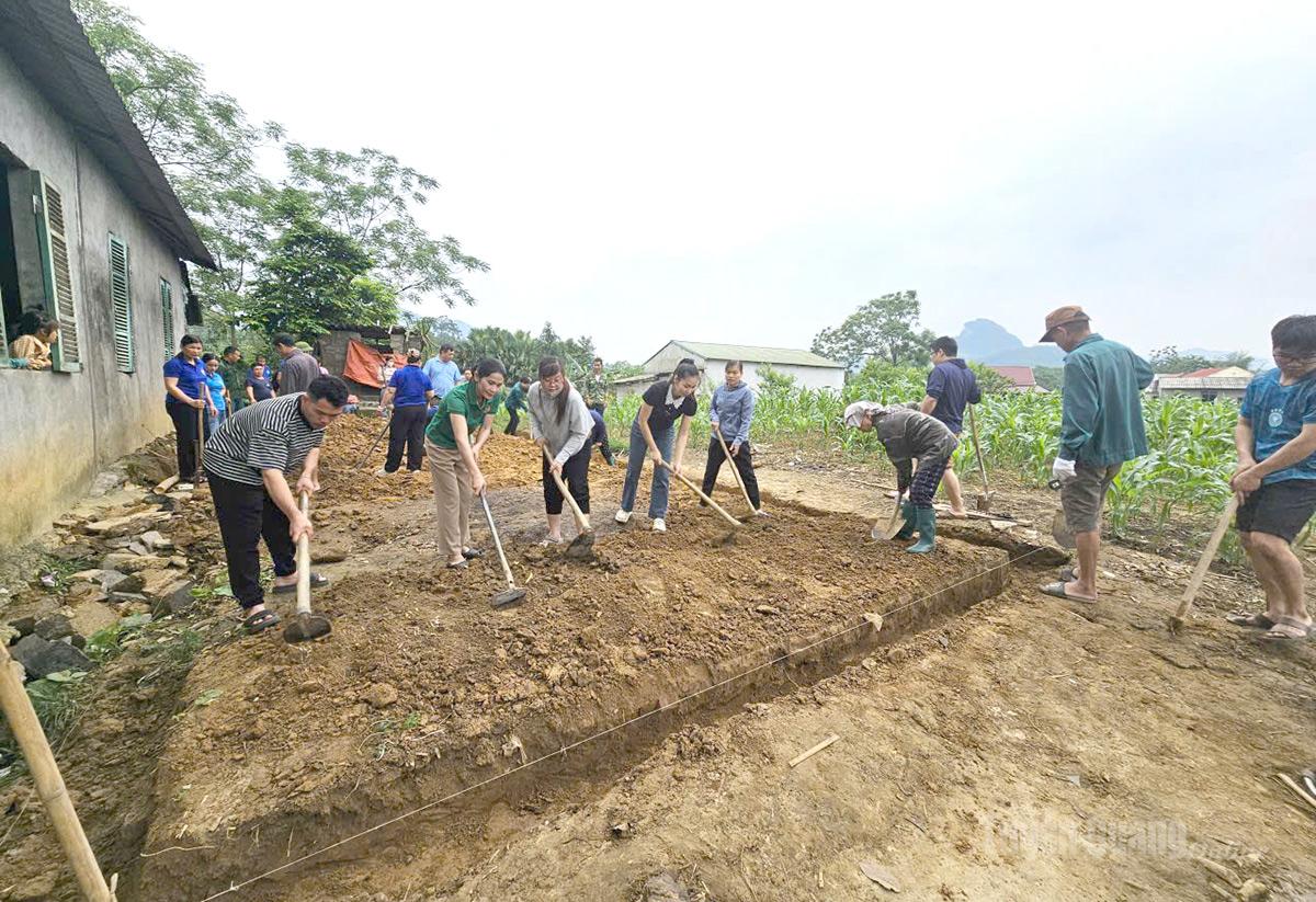 Khởi công xây dựng nhà cho gia đình anh Đặng Văn Cu và chị Lý Thị Trao, thôn Lang Chua, xã Trung Hà tỉnh Tuyên Quang.
