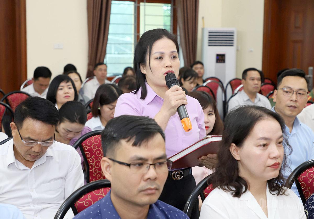 Cử tri L&ecirc; Minh Nguyệt, tổ 7, x&atilde; Y&ecirc;n Sơn n&ecirc;u &yacute; kiến đề xuất, kiến nghị với Tổ đại biểu HĐND tỉnh về lĩnh vực giao th&ocirc;ng.