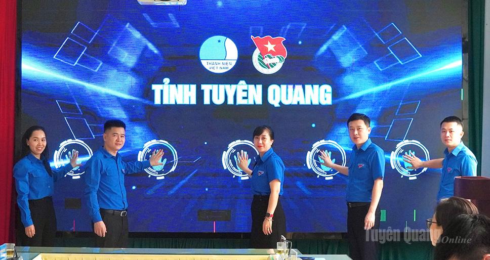 Các đại biểu cùng lãnh đạo Phát động Cuộc thi Dự án Khởi nghiệp thanh niên nông thôn năm 2026.