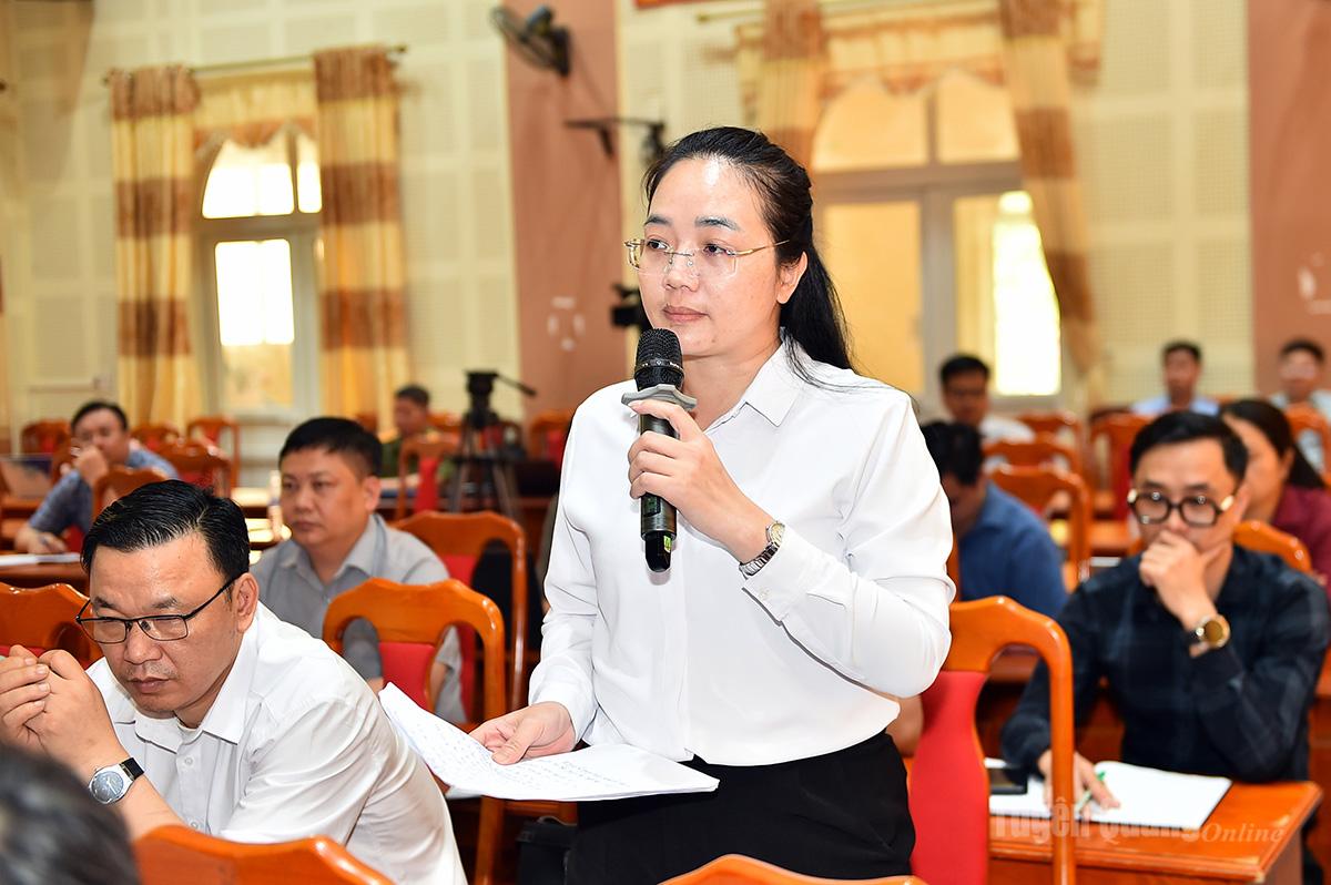 Lãnh đạo xã Minh Quang phát biểu tại buổi làm việc.