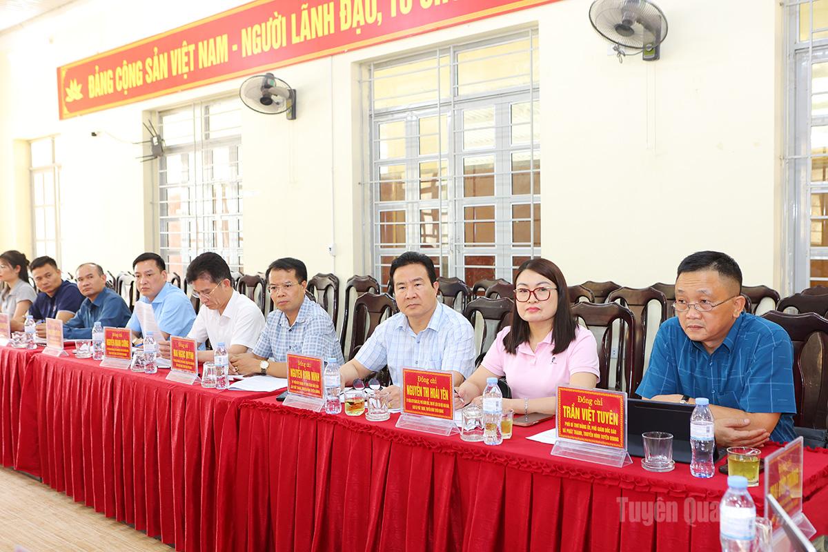 Đại biểu Báo và phát thanh, truyền hình Tuyên Quang dự buổi làm việc.