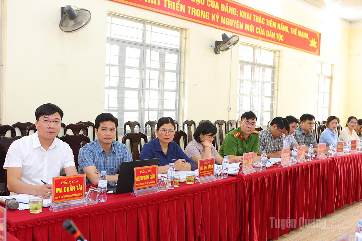 Đại biểu xã Trung Hà dự buổi làm việc.