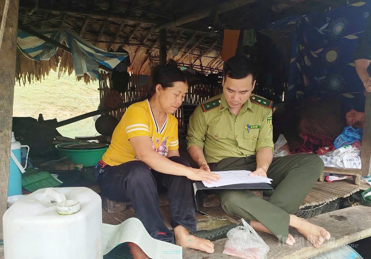 The Area VI Forest Protection Unit and local people sign commitments on forest fire prevention and control.