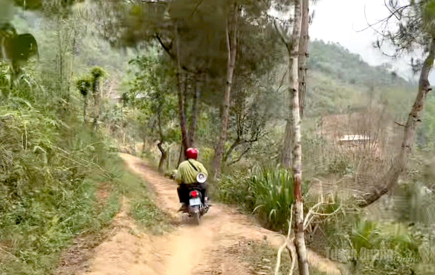 Forest rangers carry out mobile communication campaigns in villages using the Mong language.