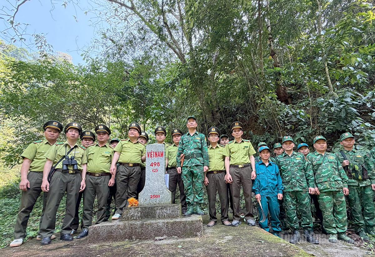 Đoàn tuần tra tại khu vực mốc 498/2.