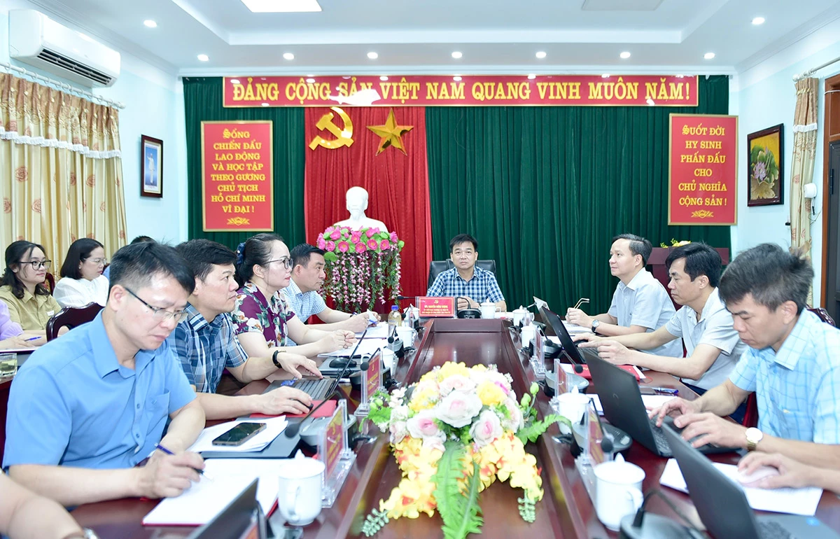 Đồng chí Nguyễn Hưng Vượng, Ủy viên Ban Thường vụ Tỉnh ủy, Chủ nhiệm Ủy ban Kiểm tra Tỉnh ủy dự, chủ trì Hội nghị tại điểm cầu tỉnh Tuyên Quang.