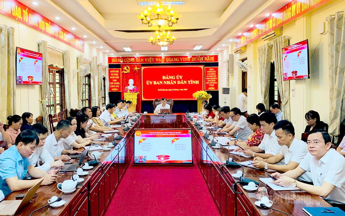 Các đại biểu dự Hội nghị tại điểm cầu Đảng uỷ UBND tỉnh.