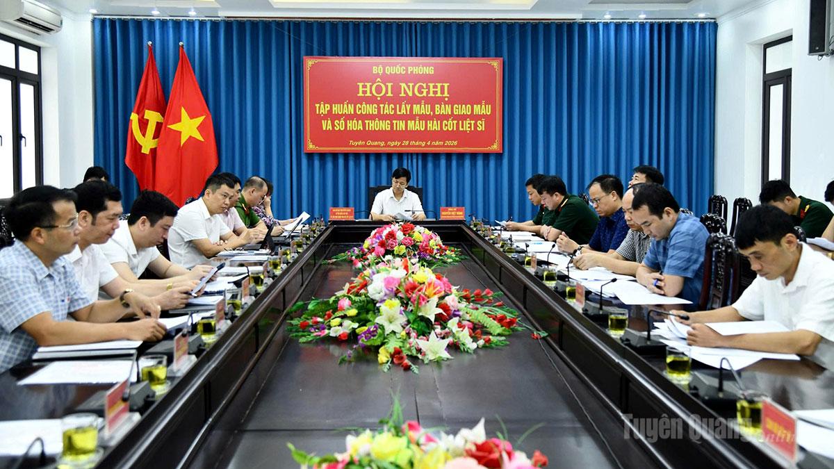 Các đại biểu dự hội nghị tại điểm cầu Bộ CHQS Tuyên Quang.