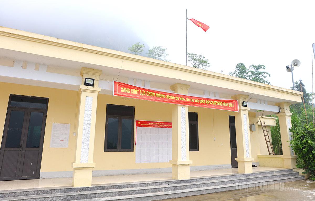 Nhà văn hóa thôn  Lùng Pủng A được trang bị hệ thống loa truyền thanh hiện đại, đáp ứng được nhu cầu thông tin tuyên truyền của người dân.