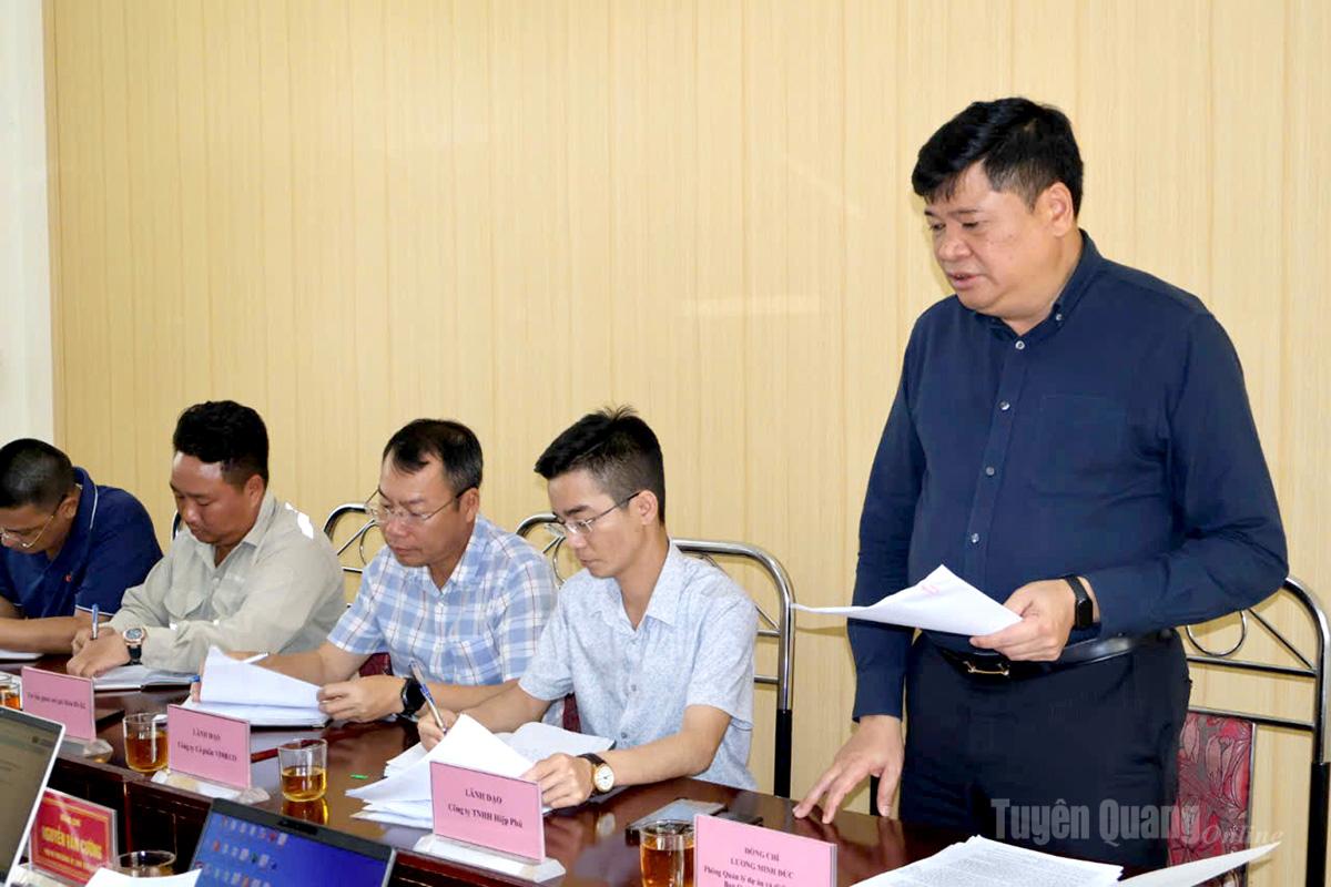 Lãnh đạo Ban Quản lý Dự án đầu tư xây dựng công trình tỉnh phát biểu tại buổi làm việc.