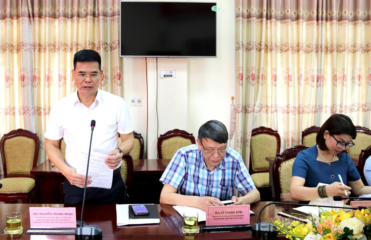 Lãnh đạo Sở Văn hóa, Thể thao và Du lịch tỉnh Tuyên Quang tiếp thu các nội dung trong thông báo kết luận kiểm tra.