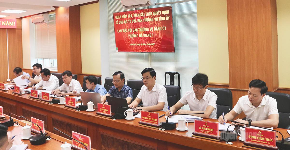 Ban Thường vụ phường Hà Giang 1 tại buổi làm việc.