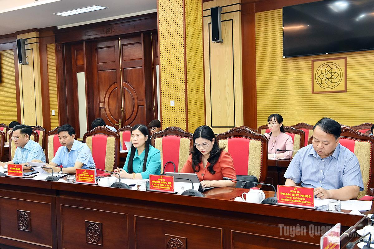 Các đại biểu dự họp.