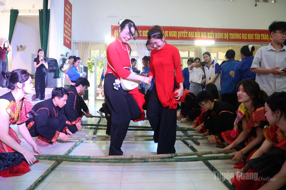 Các hoạt động giao thoa văn hóa đậm sắc màu, gắn kết sinh viên hai nước.