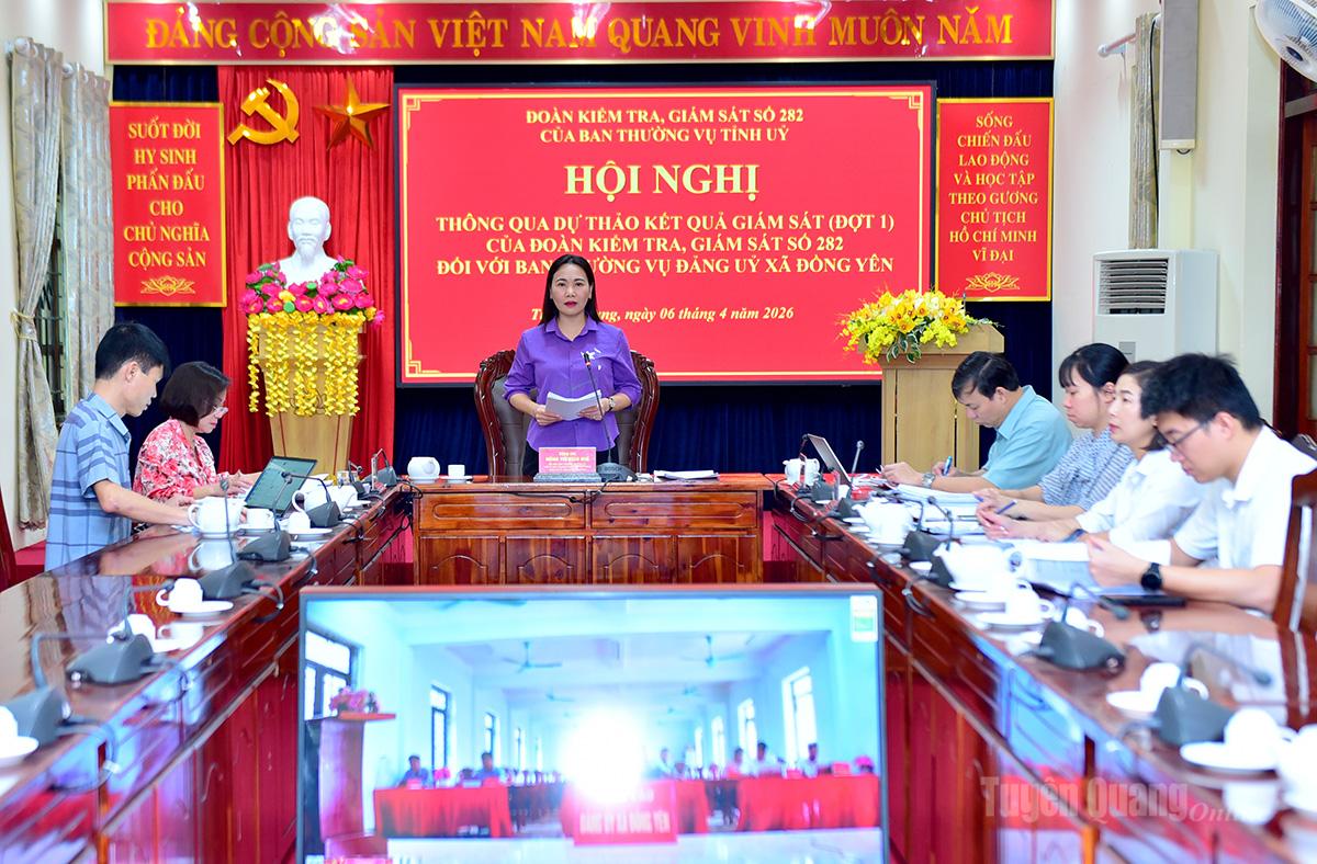 Đồng chí Phó Bí thư Thường trực chuyên trách Đảng ủy UBND tỉnh, Trưởng đoàn Kiểm tra, giám sát số 282 của Ban Thường vụ Tỉnh uỷ Nông Thị Bích Huệ chủ trì và phát biểu tại Hội nghị.