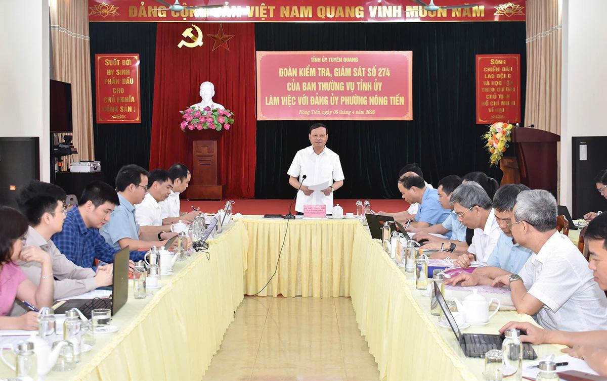 Toàn cảnh buổi kiểm tra, giám sát tại phường Nông Tiến.