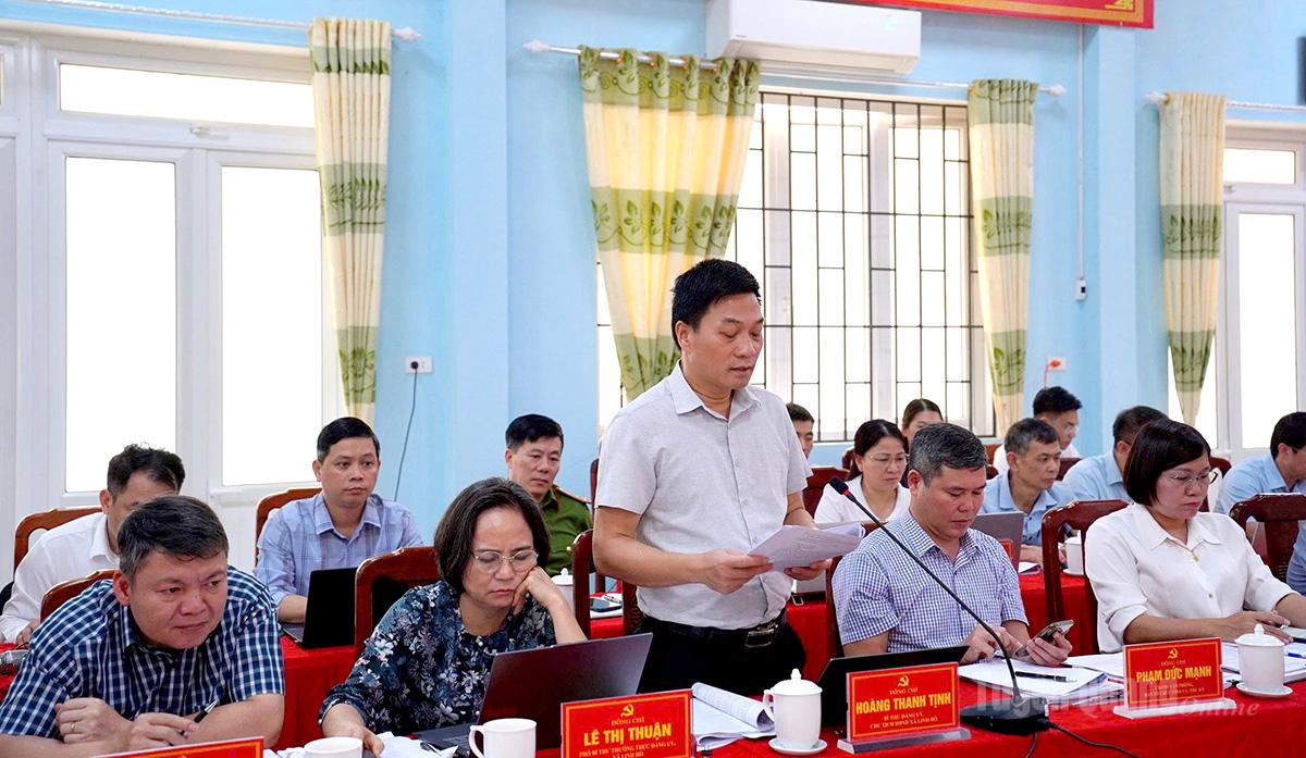 Lãnh đạo xã Linh Hồ báo cáo tại buổi kiểm tra, giám sát.