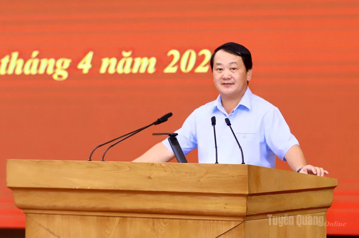 Bí thư Tỉnh uỷ Hầu A Lềnh phát biểu bế mạc Hội nghị.