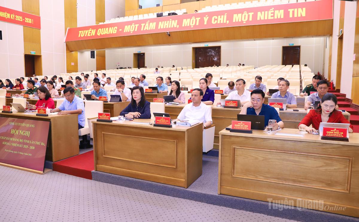 Các đồng chí Uỷ viên Ban thường vụ Tỉnh uỷ dự Hội nghị.