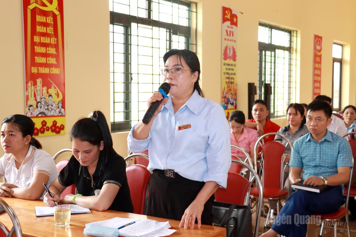 Cử tri xã Tiên Yên nêu ý kiến tại buổi tiếp xúc.