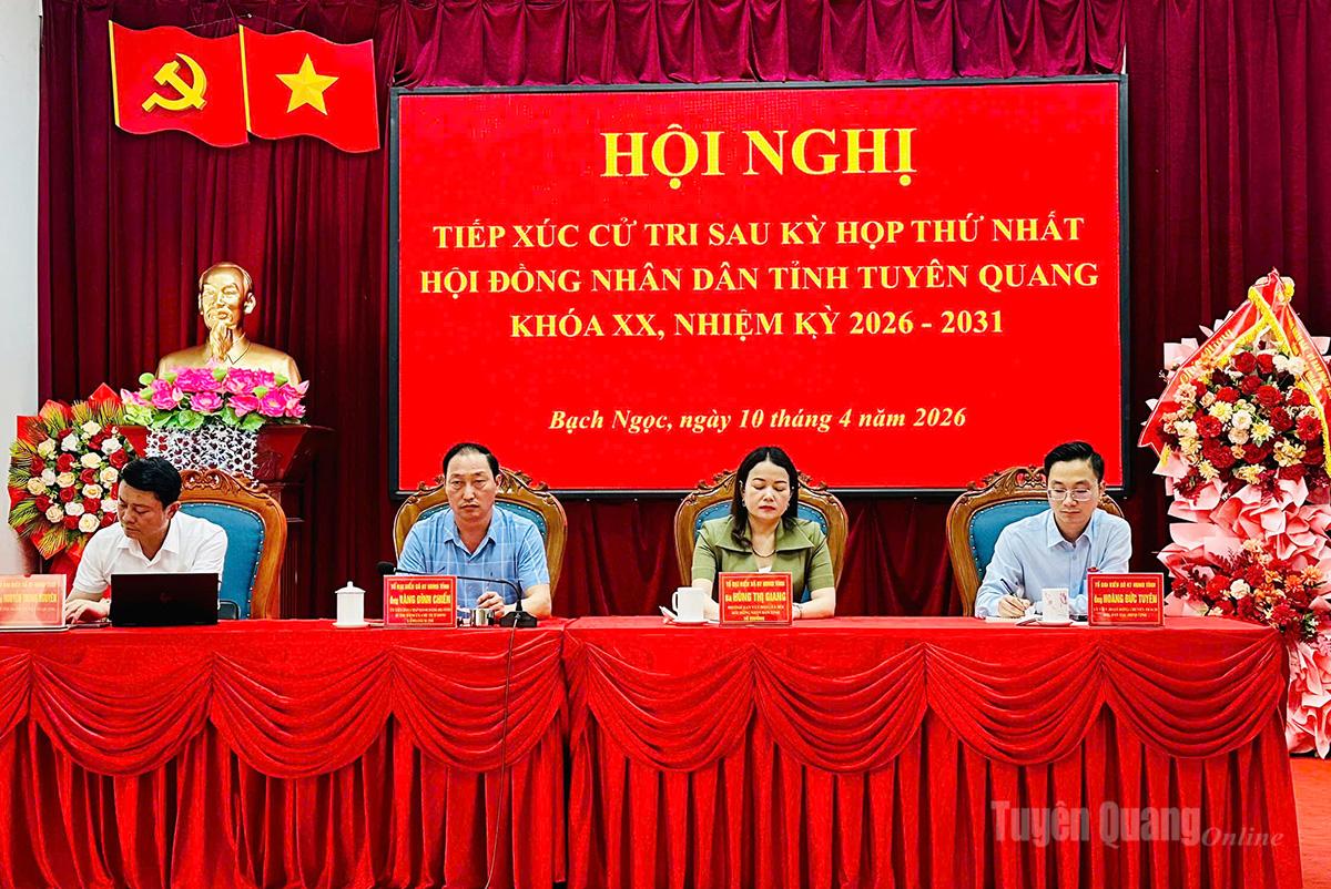 Tổ đại biểu số 7 HĐND tỉnh tiếp xúc cử tri tại xã Bạch Ngọc.