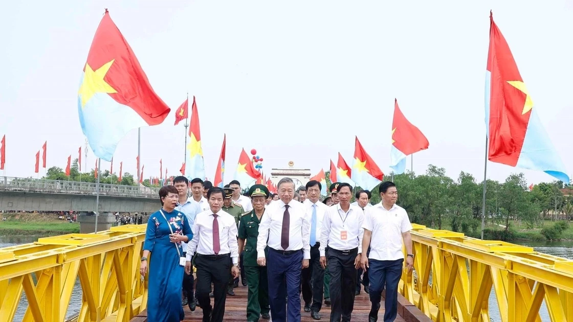 Tổng Bí thư, Chủ tịch nước Tô Lâm dự Lễ Thượng cờ "Thống nhất non sông" tại Quảng Trị