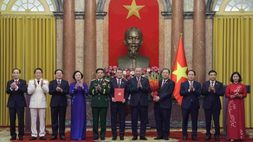 Tổng Bí thư, Chủ tịch nước Tô Lâm trao quyết định bổ nhiệm các thành viên Chính phủ nhiệm kỳ 2026-2031