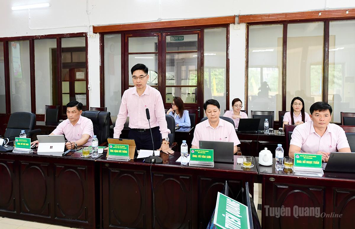 Lãnh đạo Chi nhánh Ngân hàng Chính sách xã hội tỉnh phát biểu tại hội nghị.