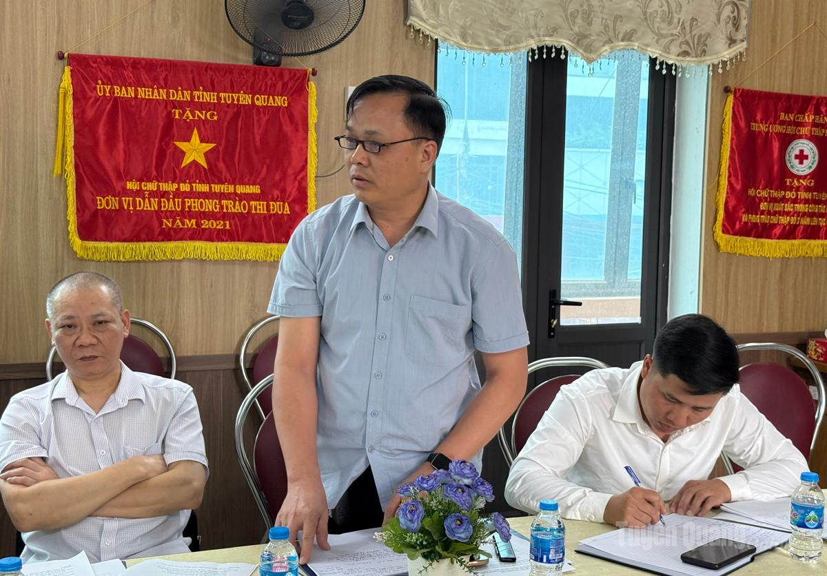 Lãnh đạo Khoa Huyết học – Truyền máu, Bệnh viện Đa khoa tỉnh phát biểu tại hội nghị.