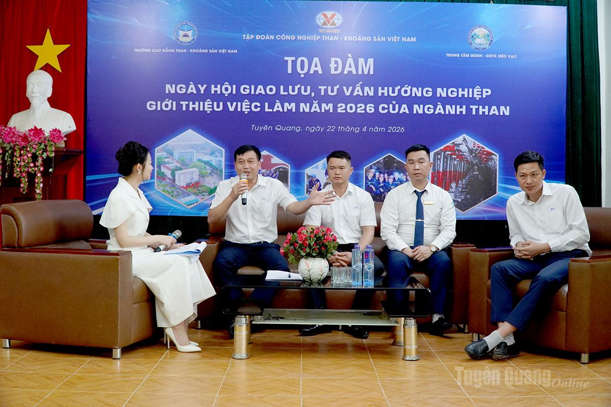 Chương trình “Đối thoại, tư vấn hướng nghiệp các nghề mỏ hầm lò” tại xã Mèo Vạc.