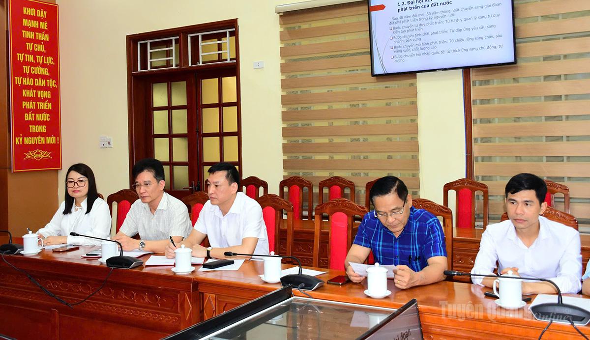 Các đại biểu dự hội nghị.