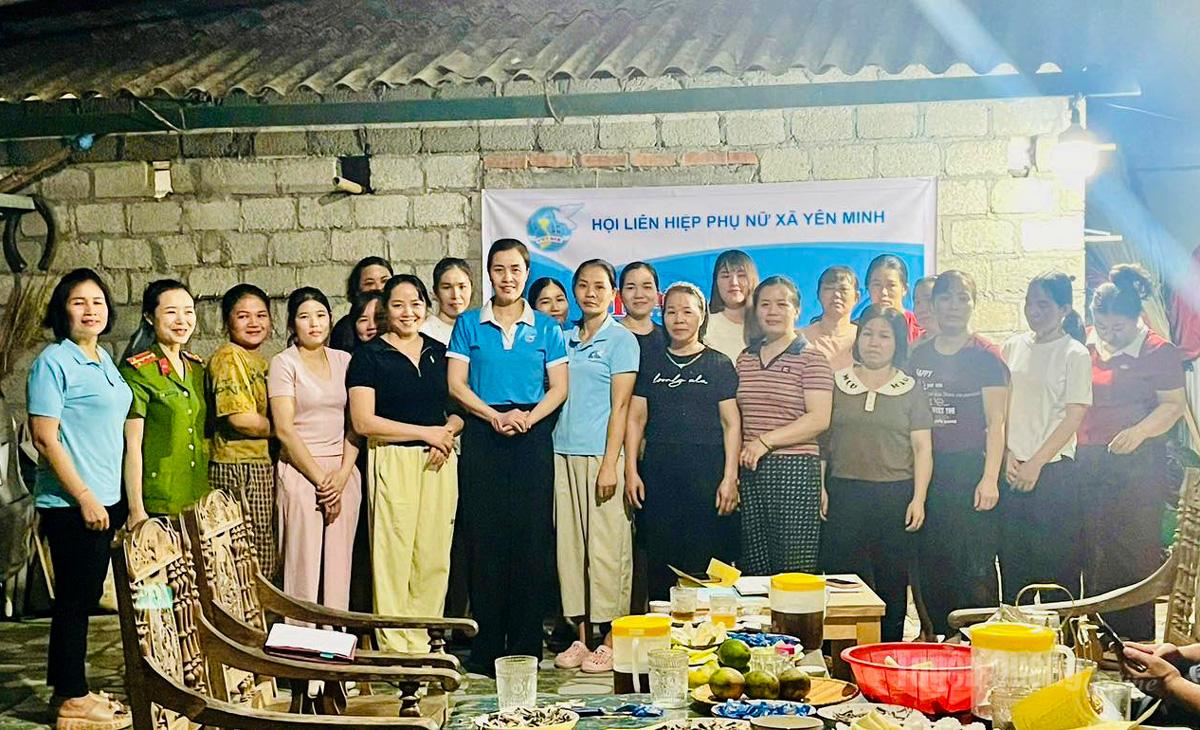 Ra mắt Câu lạc bộ “Phụ nữ giúp nhau chuyển đổi số” tại thôn Phắc Ngè.